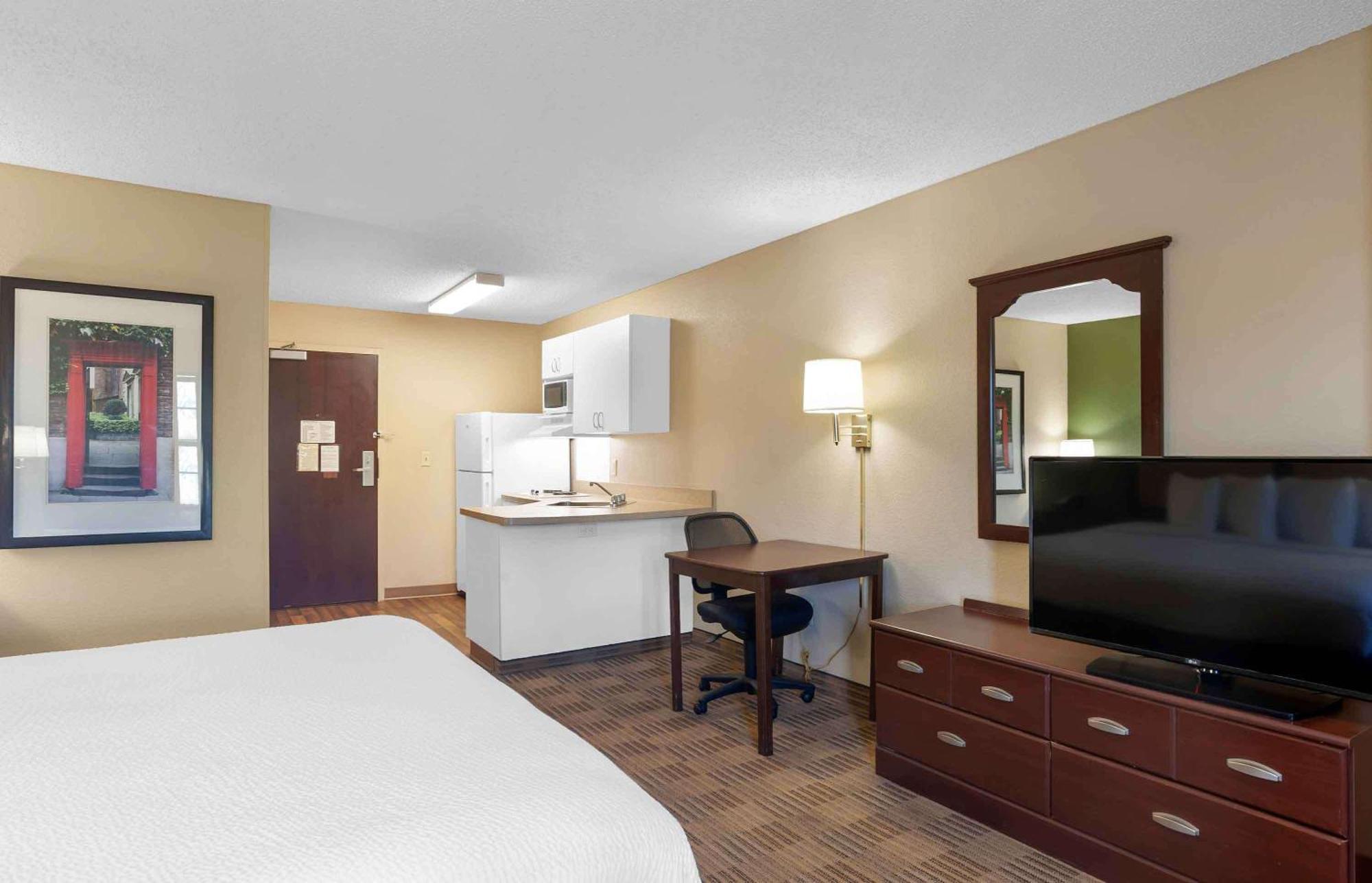 Extended Stay America Select Suites - Milwaukee - Вокеша Екстер'єр фото