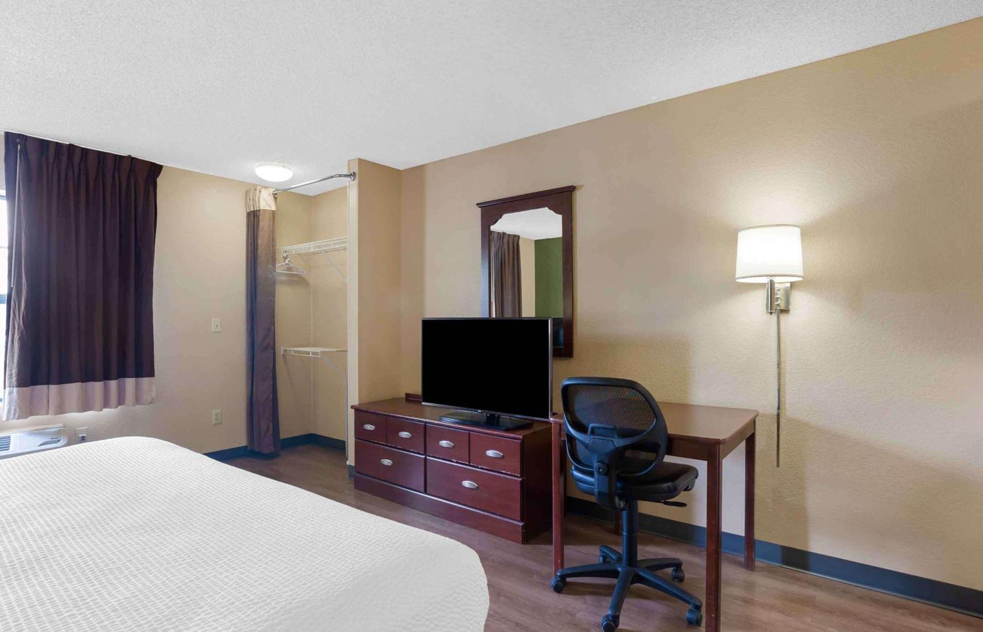 Extended Stay America Select Suites - Milwaukee - Вокеша Екстер'єр фото