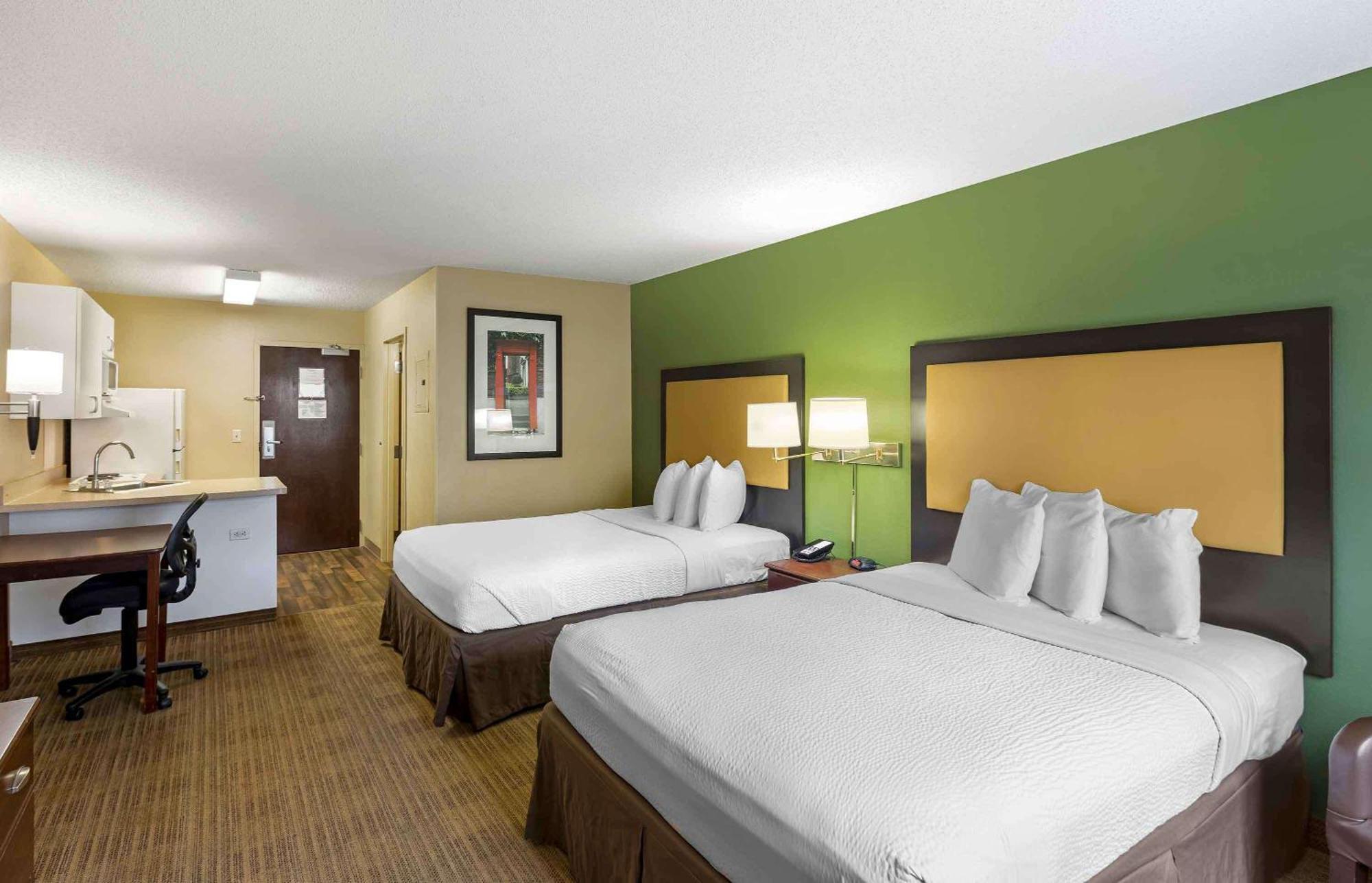 Extended Stay America Select Suites - Milwaukee - Вокеша Екстер'єр фото
