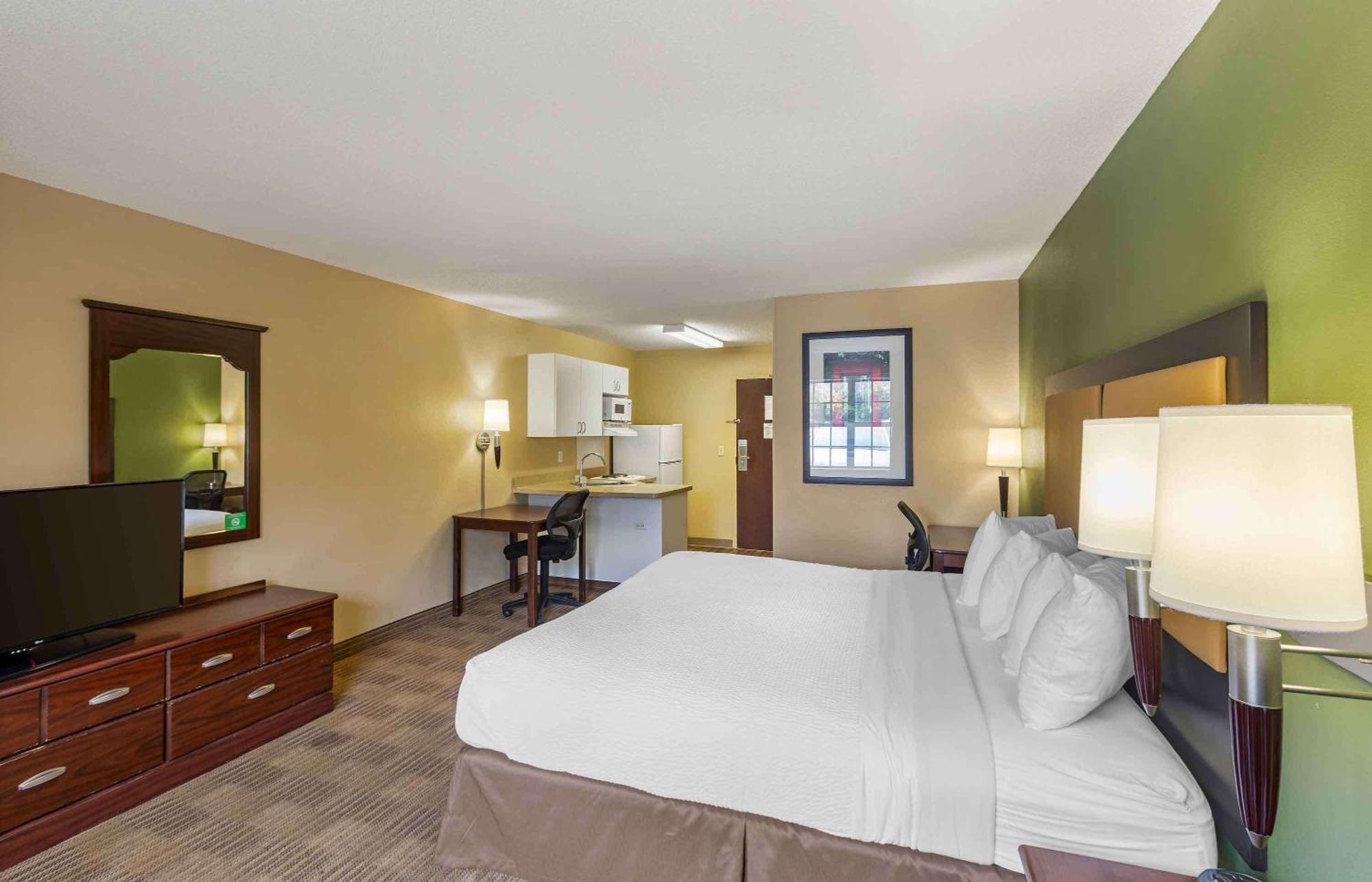 Extended Stay America Select Suites - Milwaukee - Вокеша Екстер'єр фото