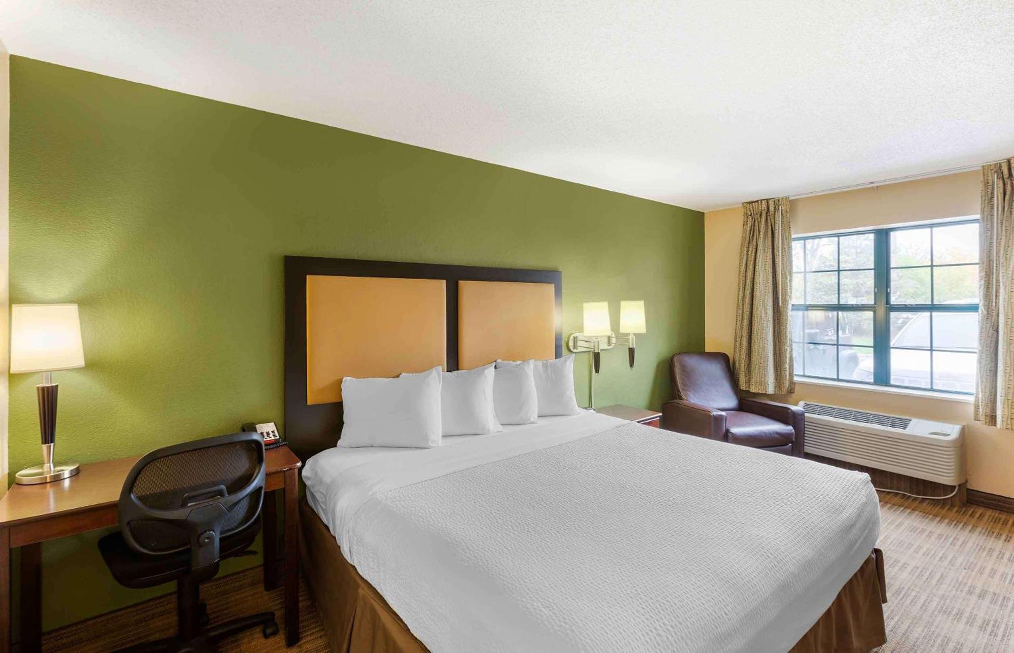 Extended Stay America Select Suites - Milwaukee - Вокеша Екстер'єр фото