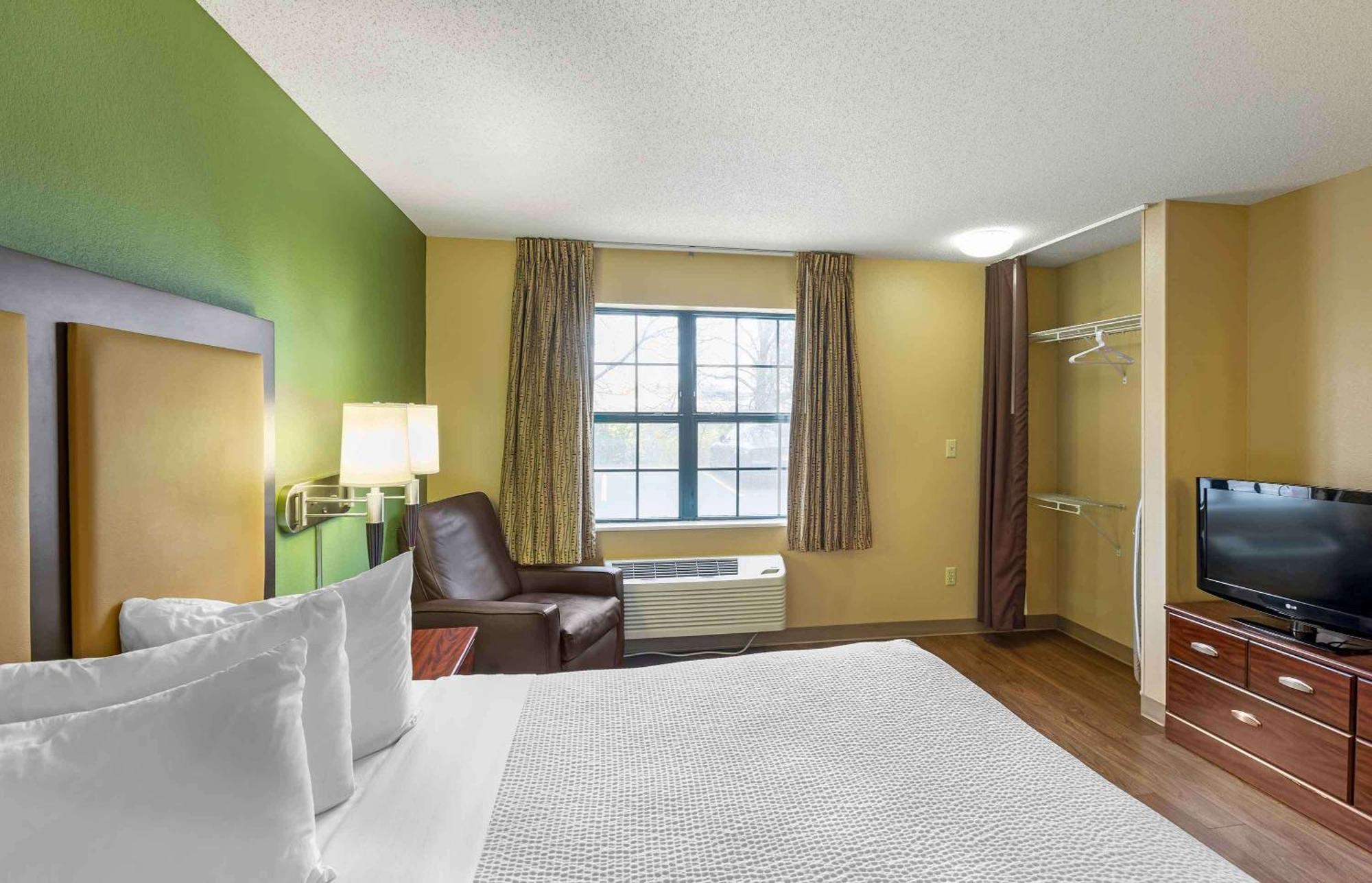 Extended Stay America Select Suites - Milwaukee - Вокеша Екстер'єр фото