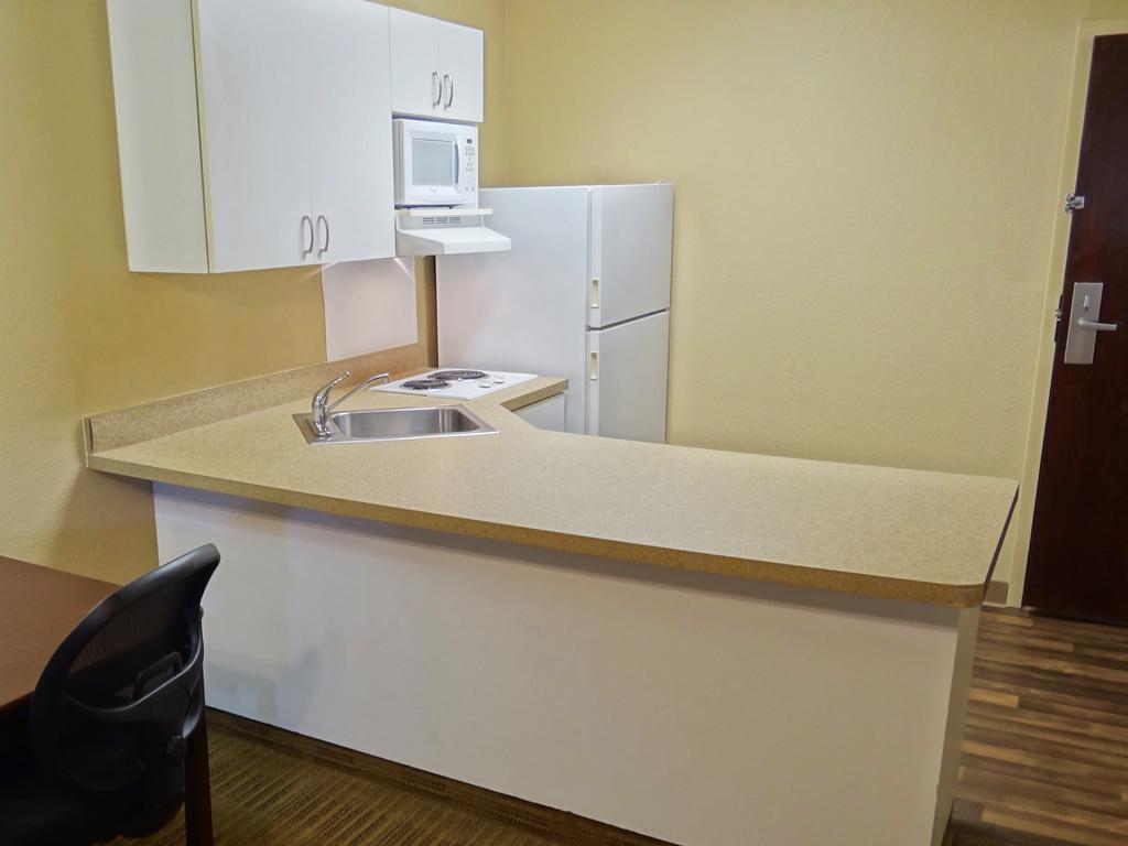 Extended Stay America Suites - Milwaukee - Вокеша Екстер'єр фото